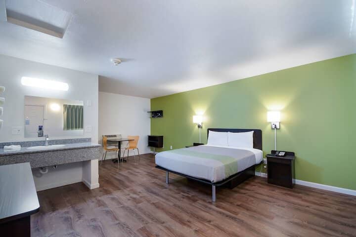 Room 19 of 38