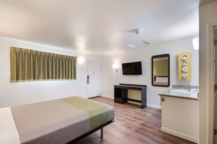 Room 20 of 38